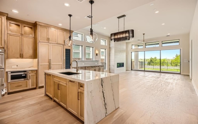 8725 Edgewater Drive, The Colony, TX 75056, 5 Habitaciones Habitaciones , ,6 BañosBaños,Residential,En Venta,8725 Edgewater Drive,20707038