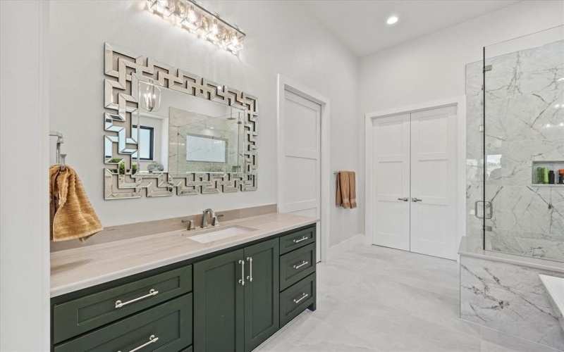 9 Meadowlake Drive, Heath, TX 75032, 5 Bedrooms Bedrooms, ,6 BathroomsBathrooms,Residential,For Sale,9 Meadowlake Drive,20708750