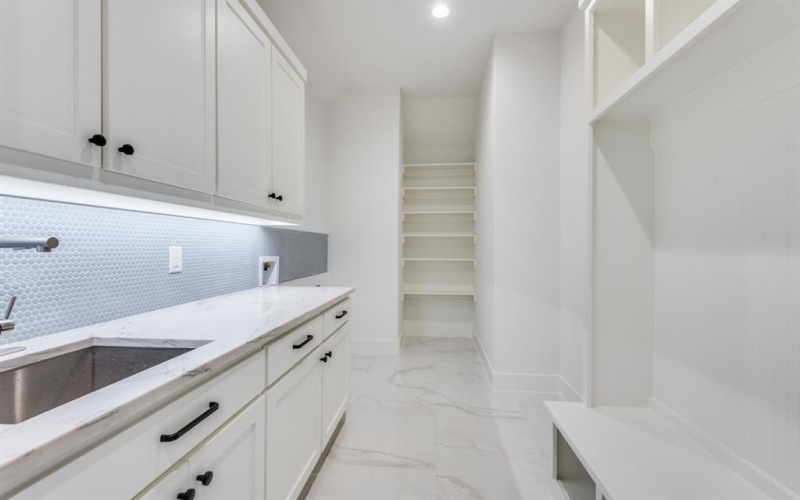 6631 Tyree Street, Dallas, TX 75209, 6 Habitaciones Habitaciones , ,5 BañosBaños,Residential Lease,En Alquiler,6631 Tyree Street,20710976