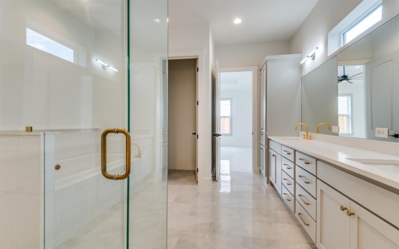 6631 Tyree Street, Dallas, TX 75209, 6 Habitaciones Habitaciones , ,5 BañosBaños,Residential Lease,En Alquiler,6631 Tyree Street,20710976