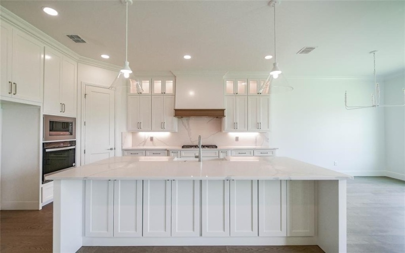 2719 Village Road, Granbury, TX 76049, 4 Bedrooms Bedrooms, ,3 BathroomsBathrooms,Residential,For Sale,2719 Village Road,20694332