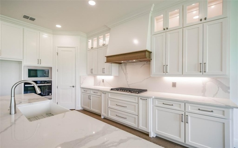 2719 Village Road, Granbury, TX 76049, 4 Bedrooms Bedrooms, ,3 BathroomsBathrooms,Residential,For Sale,2719 Village Road,20694332