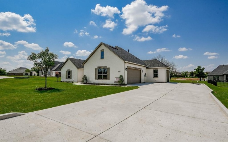 2719 Village Road, Granbury, TX 76049, 4 Bedrooms Bedrooms, ,3 BathroomsBathrooms,Residential,For Sale,2719 Village Road,20694332