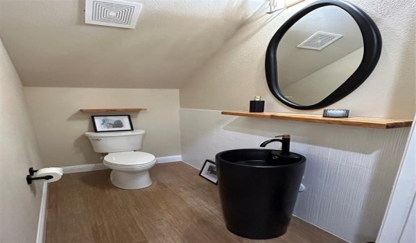 144 Oak Hills Drive, Mabank, TX 75156, 3 Bedrooms Bedrooms, ,3 BathroomsBathrooms,Residential,For Sale,144 Oak Hills Drive,20713324