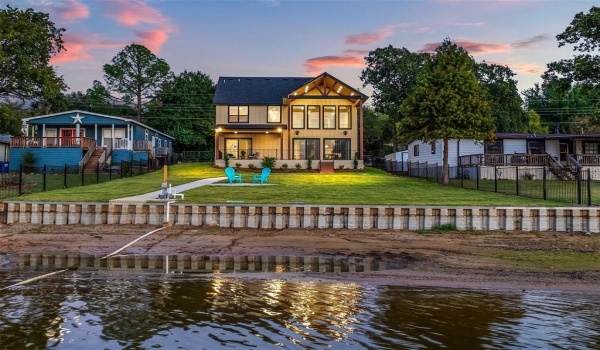144 Oak Hills Drive, Mabank, TX 75156, 3 Bedrooms Bedrooms, ,3 BathroomsBathrooms,Residential,For Sale,144 Oak Hills Drive,20713324