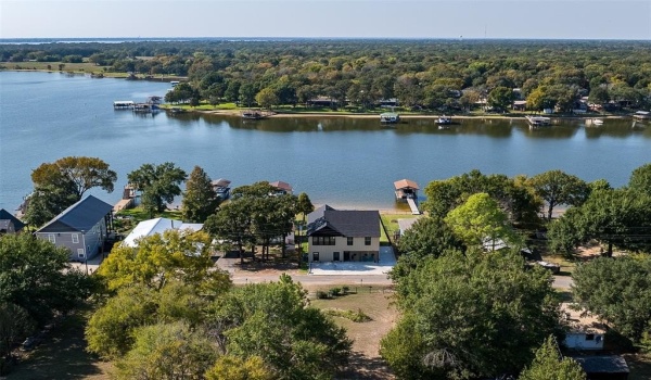 144 Oak Hills Drive, Mabank, TX 75156, 3 Bedrooms Bedrooms, ,3 BathroomsBathrooms,Residential,For Sale,144 Oak Hills Drive,20713324