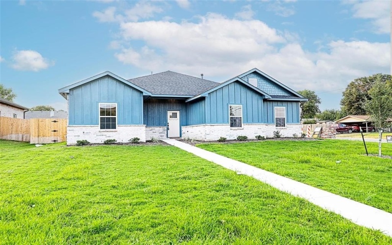 1412 Mason Street, Bowie, TX 76230, 3 Bedrooms Bedrooms, ,2 BathroomsBathrooms,Residential,For Sale,1412 Mason Street,20697801