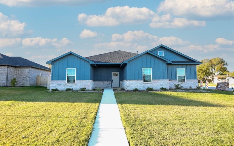 1412 Mason Street, Bowie, TX 76230, 3 Bedrooms Bedrooms, ,2 BathroomsBathrooms,Residential,For Sale,1412 Mason Street,20697801