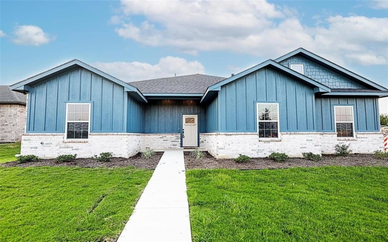 1412 Mason Street, Bowie, TX 76230, 3 Bedrooms Bedrooms, ,2 BathroomsBathrooms,Residential,For Sale,1412 Mason Street,20697801