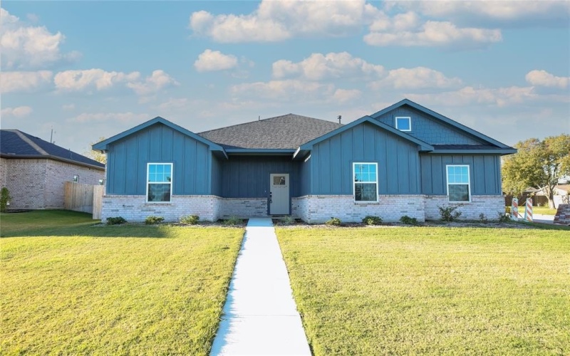 1412 Mason Street, Bowie, TX 76230, 3 Bedrooms Bedrooms, ,2 BathroomsBathrooms,Residential,For Sale,1412 Mason Street,20697801
