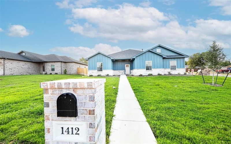 1412 Mason Street, Bowie, TX 76230, 3 Bedrooms Bedrooms, ,2 BathroomsBathrooms,Residential,For Sale,1412 Mason Street,20697801