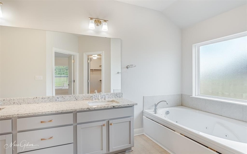 565 Brunswick Gardens, Haughton, LA 71037, 4 Bedrooms Bedrooms, ,2 BathroomsBathrooms,Residential,For Sale,565 Brunswick Gardens,20699035