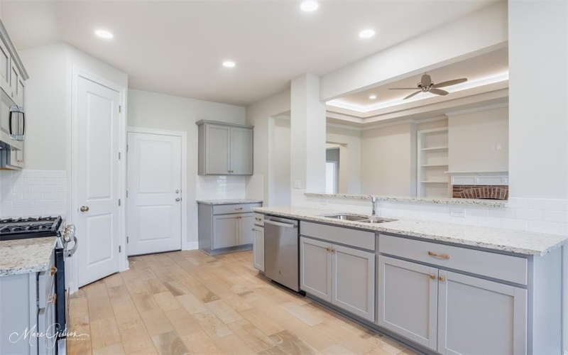 565 Brunswick Gardens, Haughton, LA 71037, 4 Bedrooms Bedrooms, ,2 BathroomsBathrooms,Residential,For Sale,565 Brunswick Gardens,20699035