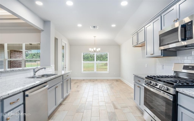 565 Brunswick Gardens, Haughton, LA 71037, 4 Bedrooms Bedrooms, ,2 BathroomsBathrooms,Residential,For Sale,565 Brunswick Gardens,20699035