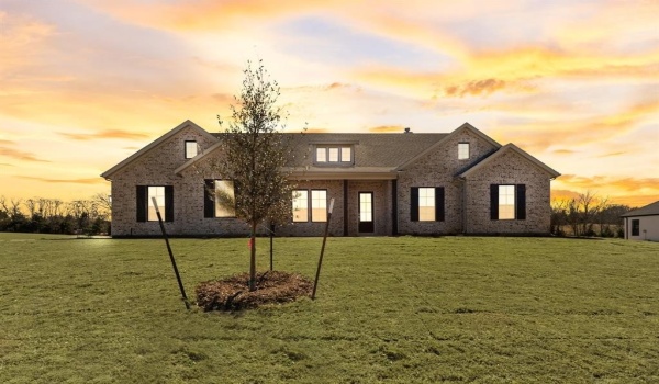 1040 Julian Drive, Van Alstyne, TX 75495, 4 Bedrooms Bedrooms, ,2 BathroomsBathrooms,Residential,For Sale,1040 Julian Drive,20699265