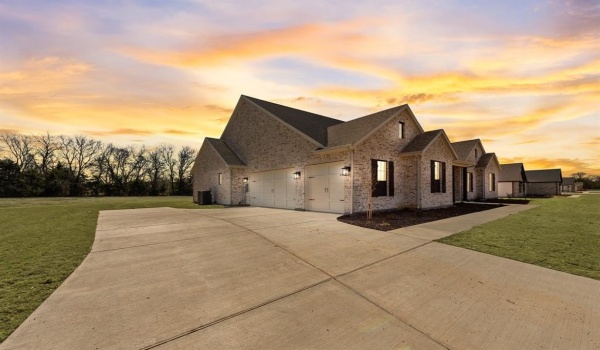 1040 Julian Drive, Van Alstyne, TX 75495, 4 Bedrooms Bedrooms, ,2 BathroomsBathrooms,Residential,For Sale,1040 Julian Drive,20699265