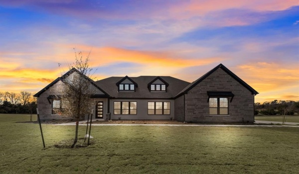 1030 Julian Drive, Van Alstyne, TX 75495, 4 Bedrooms Bedrooms, ,3 BathroomsBathrooms,Residential,For Sale,1030 Julian Drive,20699308