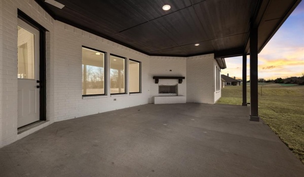 1030 Julian Drive, Van Alstyne, TX 75495, 4 Bedrooms Bedrooms, ,3 BathroomsBathrooms,Residential,For Sale,1030 Julian Drive,20699308