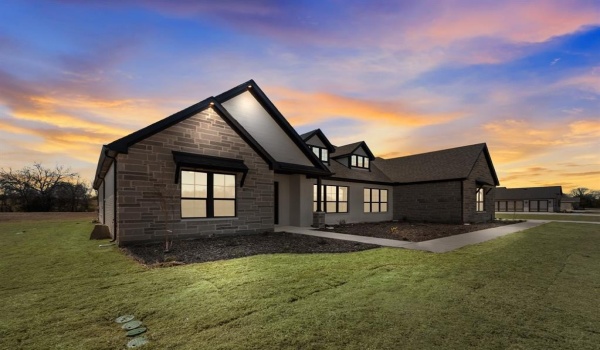 1030 Julian Drive, Van Alstyne, TX 75495, 4 Bedrooms Bedrooms, ,3 BathroomsBathrooms,Residential,For Sale,1030 Julian Drive,20699308