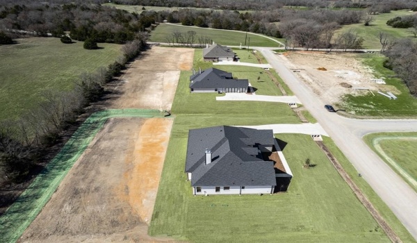 1030 Julian Drive, Van Alstyne, TX 75495, 4 Bedrooms Bedrooms, ,3 BathroomsBathrooms,Residential,For Sale,1030 Julian Drive,20699308