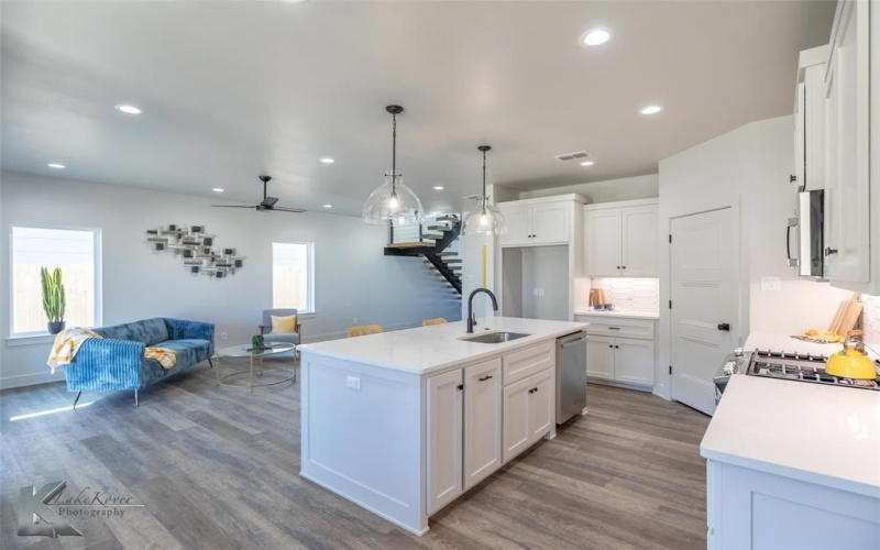 215 Pecan Street, Abilene, TX 79602, 4 Bedrooms Bedrooms, ,2 BathroomsBathrooms,Residential,For Sale,215 Pecan Street,20700439
