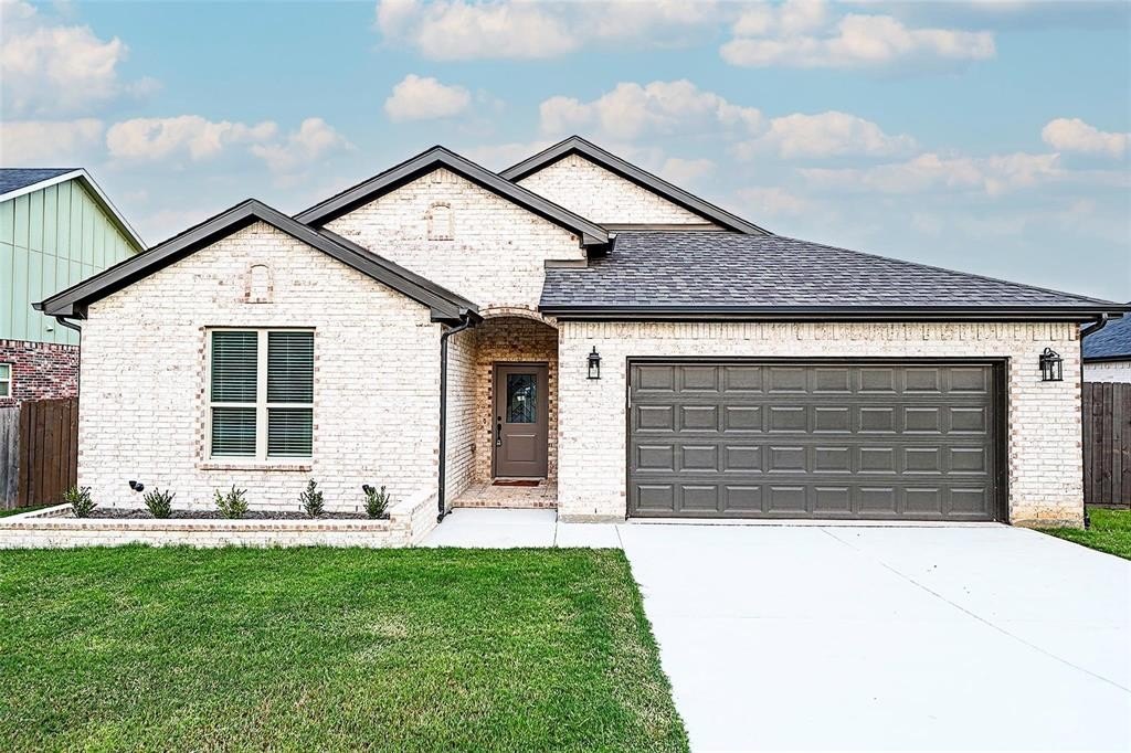 1407 Jefferson Street, Bowie, TX 76230, 3 Bedrooms Bedrooms, ,2 BathroomsBathrooms,Residential,For Sale,1407 Jefferson Street,20701607