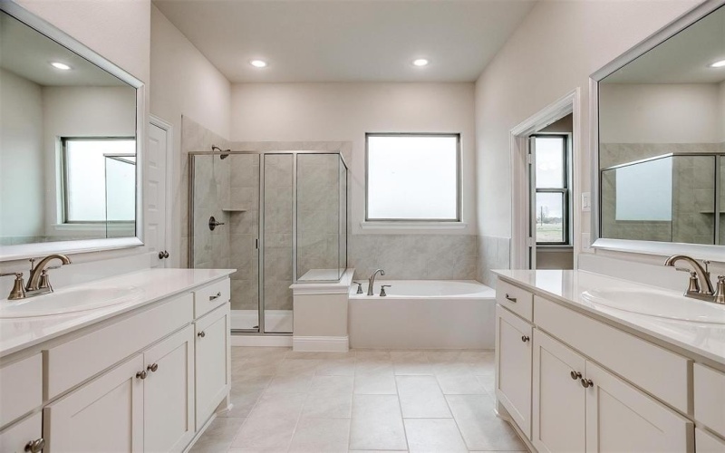 8240 Honeywell, Greenville, TX 75402, 5 Bedrooms Bedrooms, ,5 BathroomsBathrooms,Residential,For Sale,8240 Honeywell,20702095