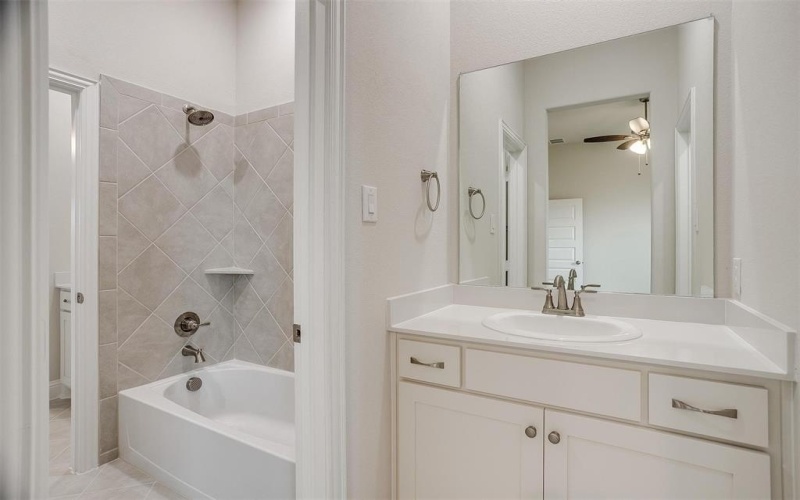 8240 Honeywell, Greenville, TX 75402, 5 Bedrooms Bedrooms, ,5 BathroomsBathrooms,Residential,For Sale,8240 Honeywell,20702095