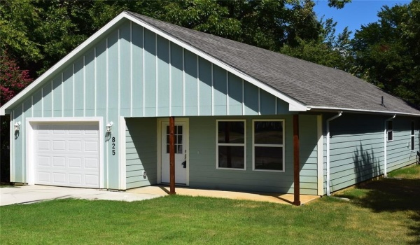 825 W Walker Street, Denison, TX 75020, 3 Habitaciones Habitaciones , ,2 BañosBaños,Residential,En Venta,825 W Walker Street,20721058