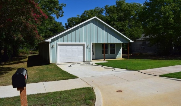 825 W Walker Street, Denison, TX 75020, 3 Habitaciones Habitaciones , ,2 BañosBaños,Residential,En Venta,825 W Walker Street,20721058