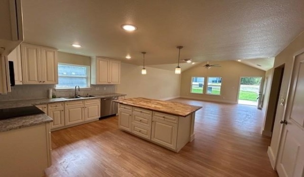 825 W Walker Street, Denison, TX 75020, 3 Habitaciones Habitaciones , ,2 BañosBaños,Residential,En Venta,825 W Walker Street,20721058