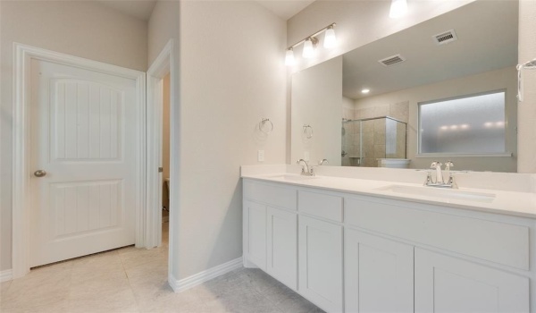704 Juneau Street, Gainesville, TX 76240, 4 Bedrooms Bedrooms, ,2 BathroomsBathrooms,Residential,For Sale,704 Juneau Street,20721554