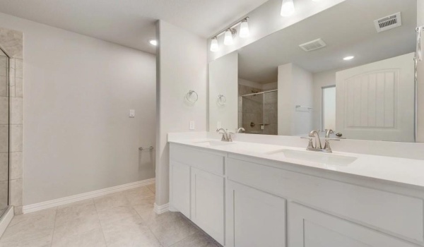 3530 Austin Street, Gainesville, TX 76240, 4 Bedrooms Bedrooms, ,3 BathroomsBathrooms,Residential,For Sale,3530 Austin Street,20721775