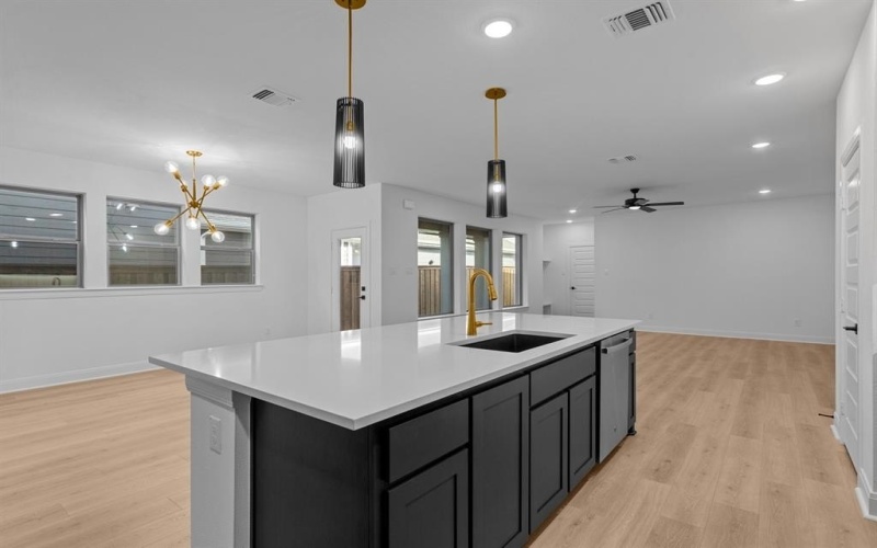 1048 Almond Blossom Circle, Crowley, TX 76036, 3 Habitaciones Habitaciones , ,2 BañosBaños,Residential,En Venta,1048 Almond Blossom Circle,20722506
