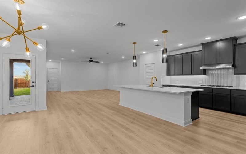 1048 Almond Blossom Circle, Crowley, TX 76036, 3 Habitaciones Habitaciones , ,2 BañosBaños,Residential,En Venta,1048 Almond Blossom Circle,20722506