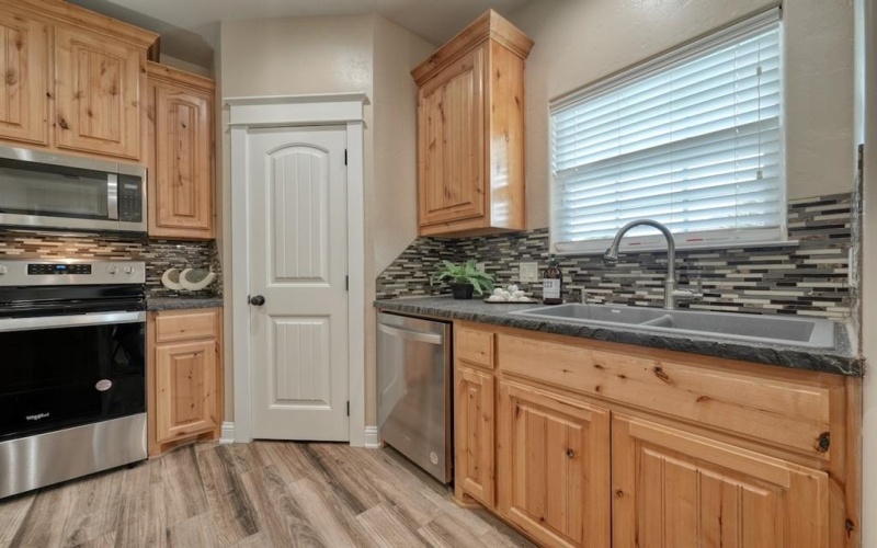 701 Linus Lane, Lindale, TX 75771, 3 Bedrooms Bedrooms, ,2 BathroomsBathrooms,Residential,For Sale,701 Linus Lane,20724295