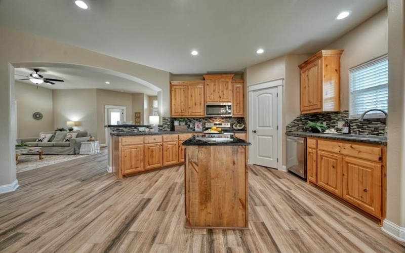 701 Linus Lane, Lindale, TX 75771, 3 Bedrooms Bedrooms, ,2 BathroomsBathrooms,Residential,For Sale,701 Linus Lane,20724295
