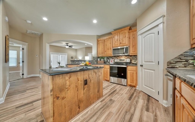 701 Linus Lane, Lindale, TX 75771, 3 Bedrooms Bedrooms, ,2 BathroomsBathrooms,Residential,For Sale,701 Linus Lane,20724295