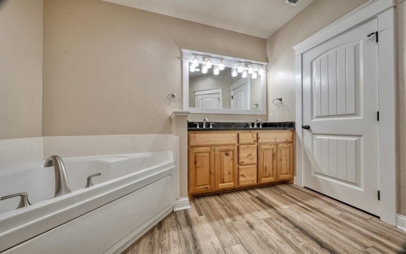 701 Linus Lane, Lindale, TX 75771, 3 Bedrooms Bedrooms, ,2 BathroomsBathrooms,Residential,For Sale,701 Linus Lane,20724295