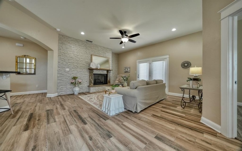 701 Linus Lane, Lindale, TX 75771, 3 Bedrooms Bedrooms, ,2 BathroomsBathrooms,Residential,For Sale,701 Linus Lane,20724295
