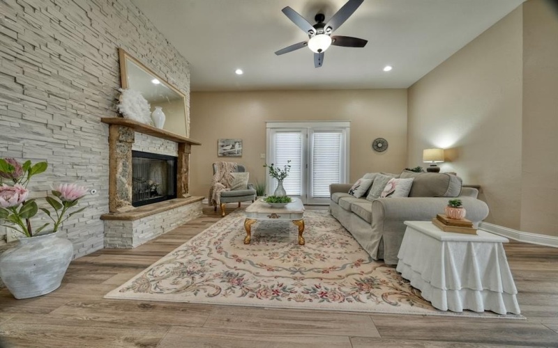 701 Linus Lane, Lindale, TX 75771, 3 Bedrooms Bedrooms, ,2 BathroomsBathrooms,Residential,For Sale,701 Linus Lane,20724295