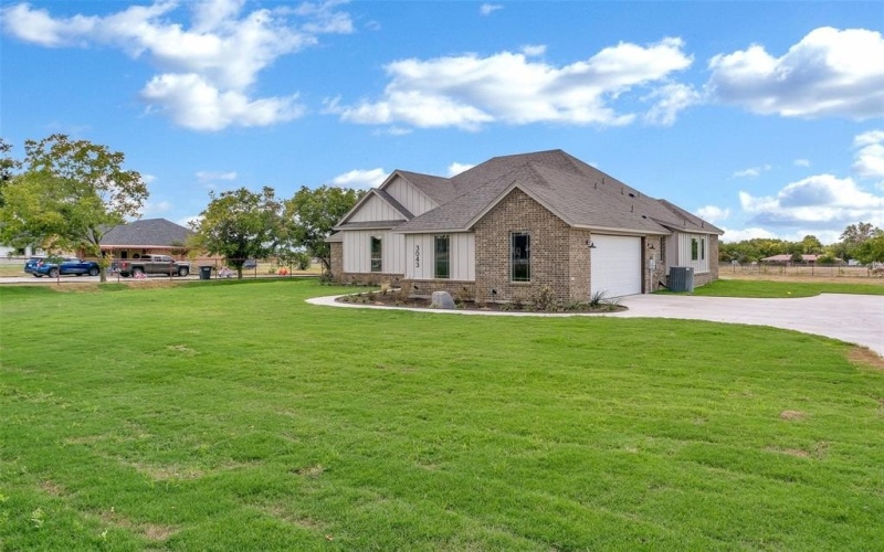 3043 Sunrise Trail, Weatherford, TX 76088, 4 Bedrooms Bedrooms, ,3 BathroomsBathrooms,Residential,For Sale,3043 Sunrise Trail,20716987