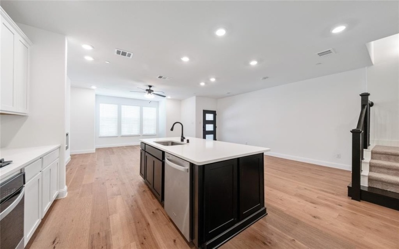 7858 Bayside Drive, Rowlett, TX 75088, 3 Bedrooms Bedrooms, ,3 BathroomsBathrooms,Residential,For Sale,7858 Bayside Drive,20720473