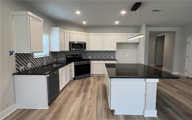 6410 Raleigh Loop, College Station, TX 77845, 4 Bedrooms Bedrooms, ,3 BathroomsBathrooms,Residential,For Sale,6410 Raleigh Loop,25002918