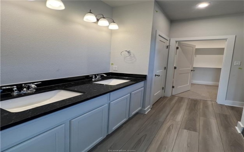 6410 Raleigh Loop, College Station, TX 77845, 4 Bedrooms Bedrooms, ,3 BathroomsBathrooms,Residential,For Sale,6410 Raleigh Loop,25002918