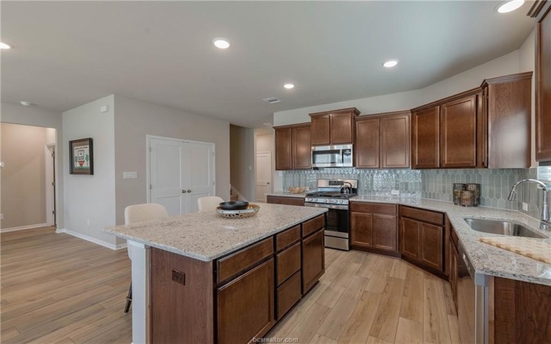 6409 Raleigh Loop, College Station, TX 77845, 5 Bedrooms Bedrooms, ,5 BathroomsBathrooms,Residential,For Sale,6409 Raleigh Loop,25005330