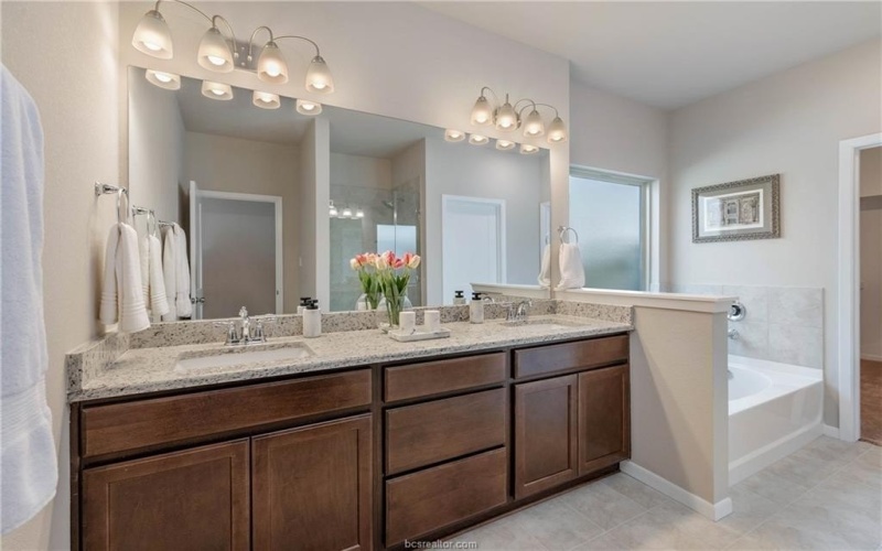 6409 Raleigh Loop, College Station, TX 77845, 5 Bedrooms Bedrooms, ,5 BathroomsBathrooms,Residential,For Sale,6409 Raleigh Loop,25005330