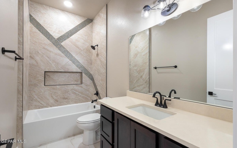 6420 Cadence River Drive, El Paso, TX 79932, 6 Bedrooms Bedrooms, ,3 BathroomsBathrooms,Residential,For Sale,6420 Cadence River Drive,916856