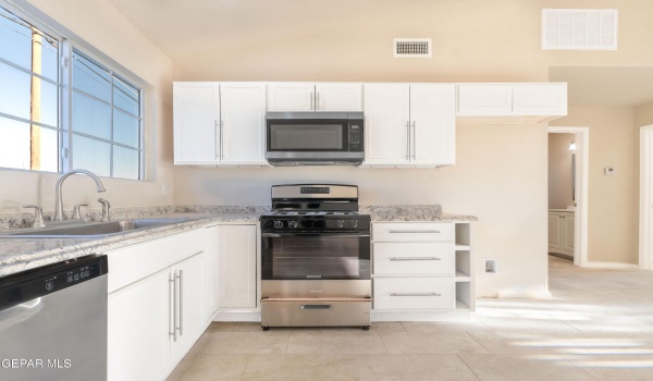 1682 GREEN PEAR DR Drive, El Paso, TX 79928, 3 Bedrooms Bedrooms, ,1 BathroomBathrooms,Residential,For Sale,1682 GREEN PEAR DR Drive,922362