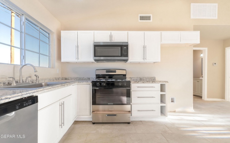 1682 GREEN PEAR DR Drive, El Paso, TX 79928, 3 Bedrooms Bedrooms, ,1 BathroomBathrooms,Residential,For Sale,1682 GREEN PEAR DR Drive,922362
